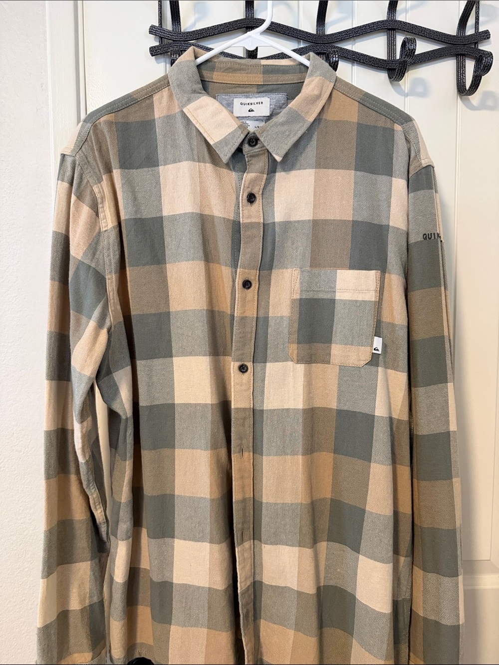 Quiksilver Men’s Beige and Olive Green Plaid Button-Down Shirt